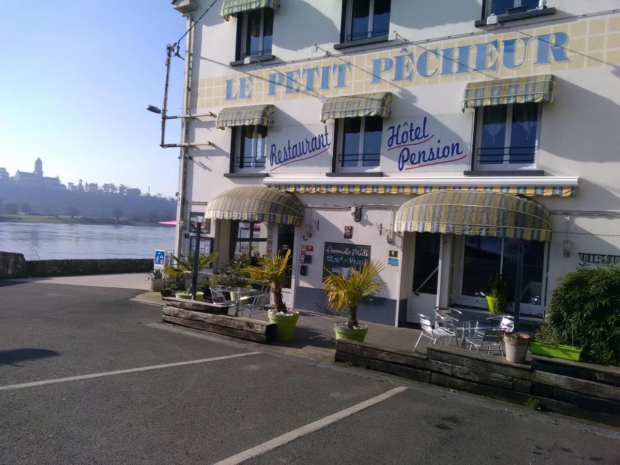 Готель Le Petit Pecheur Saint-Florent-le-Vieil Екстер'єр фото
